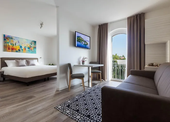 吉阿迪内托酒店 酒店 加尔达