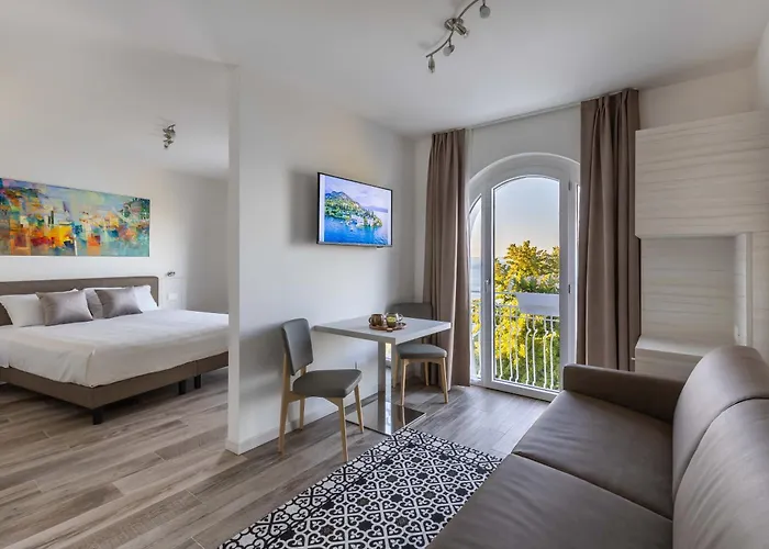 吉阿迪内托酒店 酒店 加尔达