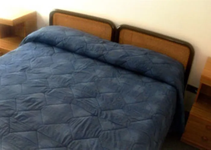 吉阿迪内托酒店 加尔达